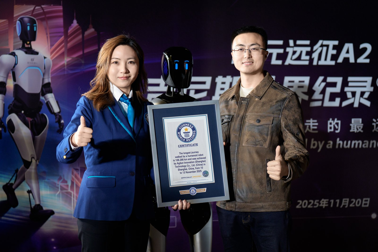 微扑克远征A2完成全球首次人形机器人百公里跨省行走，获吉尼斯世界纪录™认证！